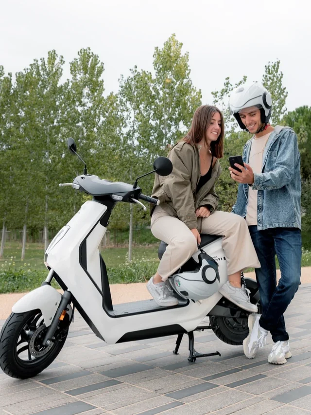 Honda EM1 Electric Scooter : होंडा EM1 कमाल का इलेक्ट्रिक स्कूटर बना सबकी पहली पसंद, जानें इसके फीचर्स और कीमत